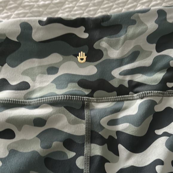 Spiritual Gangster Camo Biker Shorts Size M - Picture 5 of 5